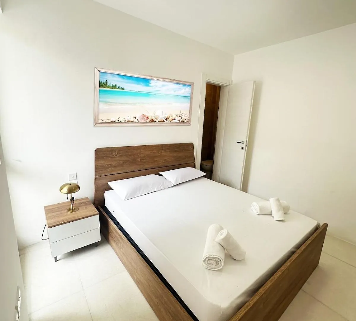 Stylish Retreat In Pacaville Saint Julian's 0*,