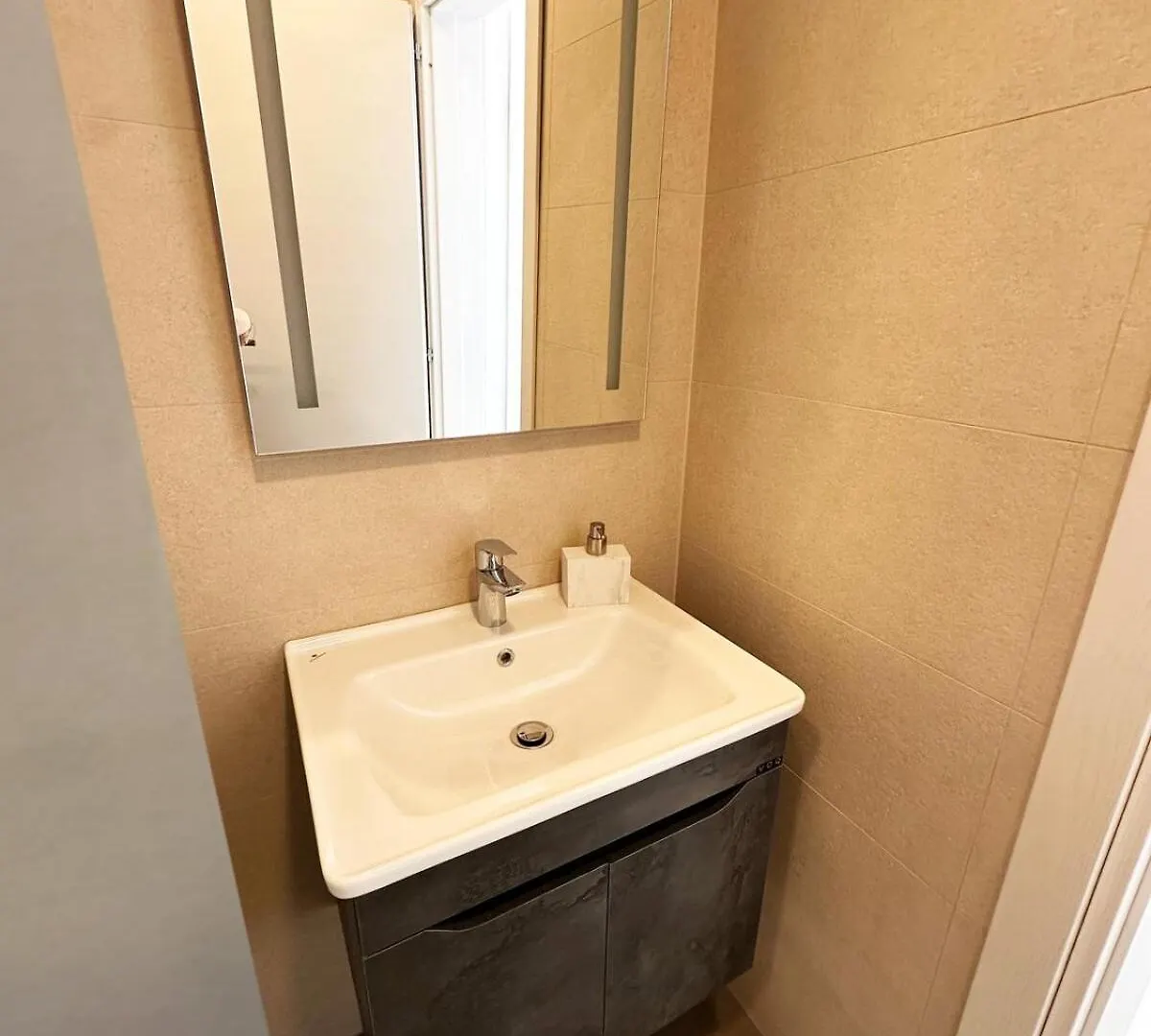 Stylish Retreat In Pacaville Saint Julian's