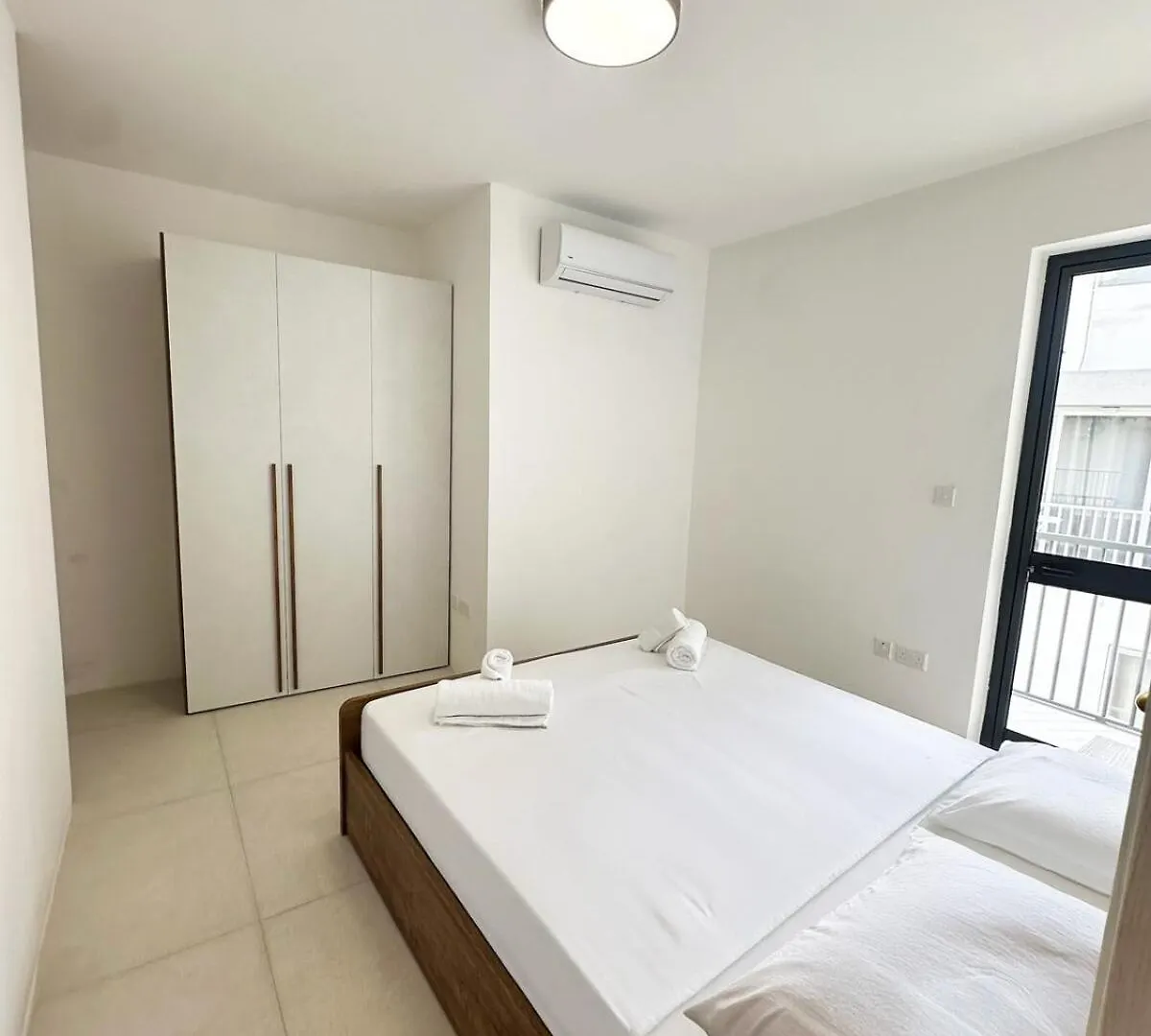 Stylish Retreat In Pacaville Saint Julian's 0*,